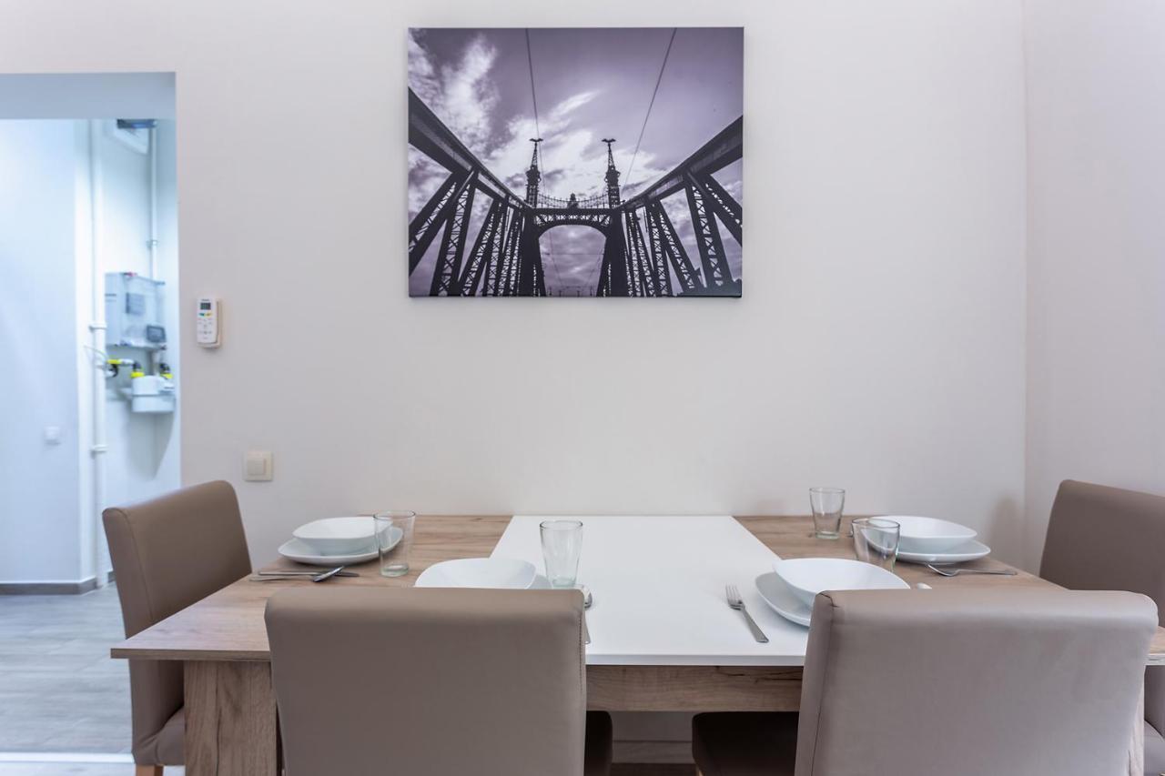 Appartement Goldcentral Akacfa *