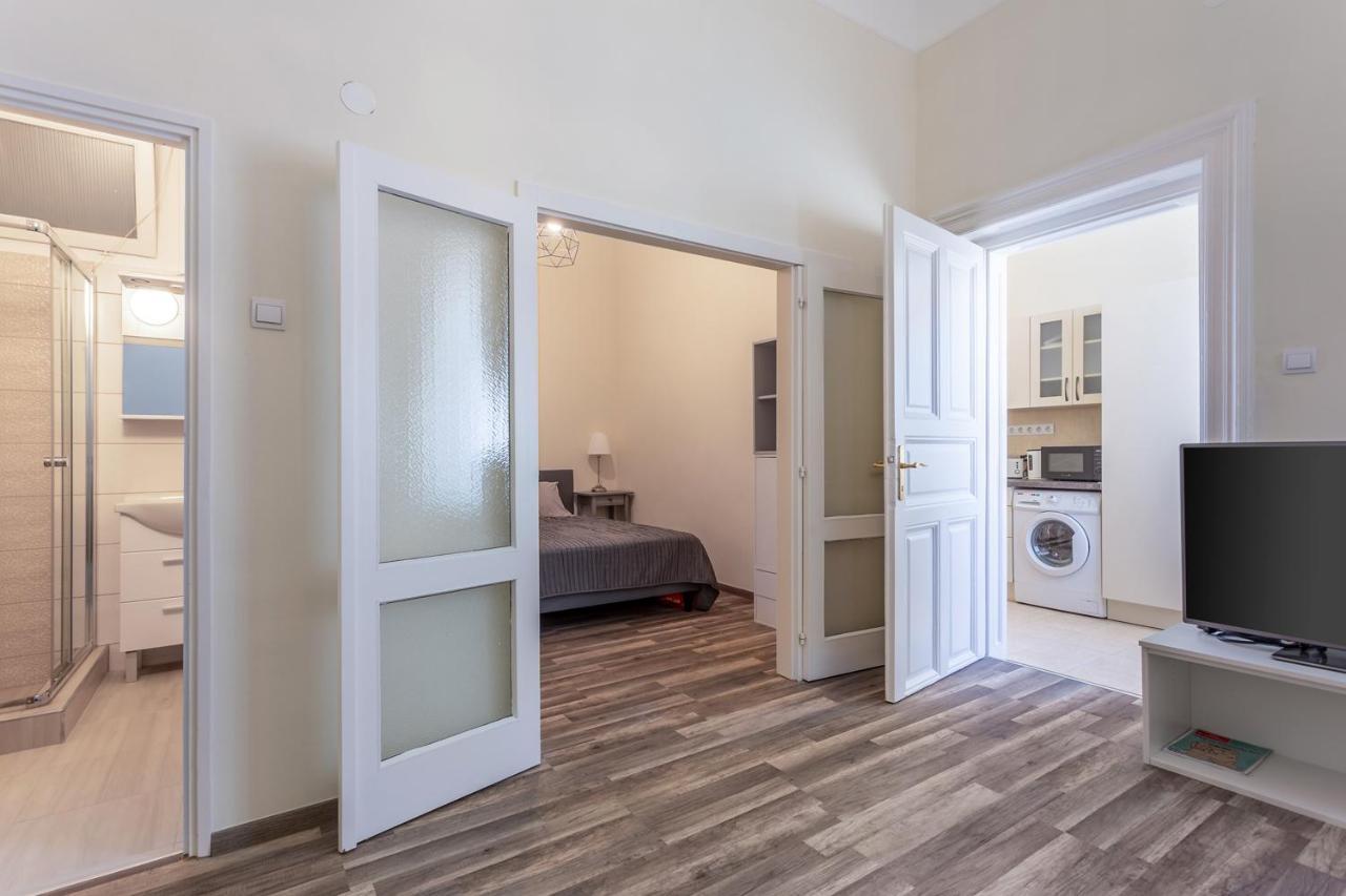 Goldcentral Apartment