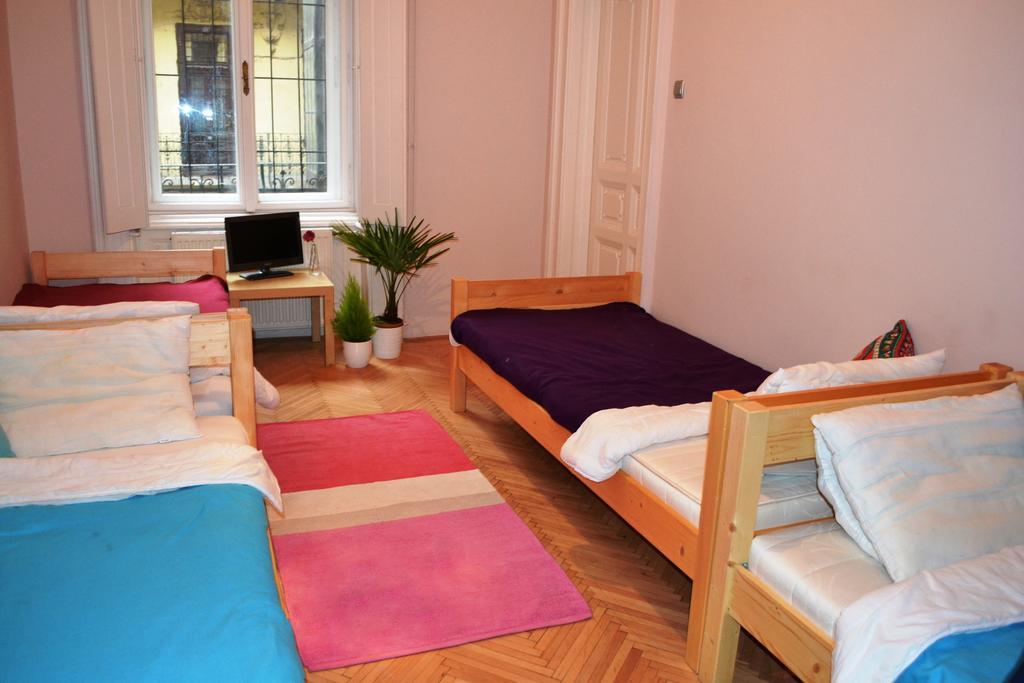 California Hostel *