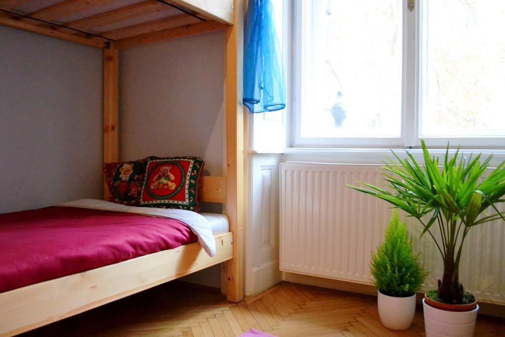 California Hostel