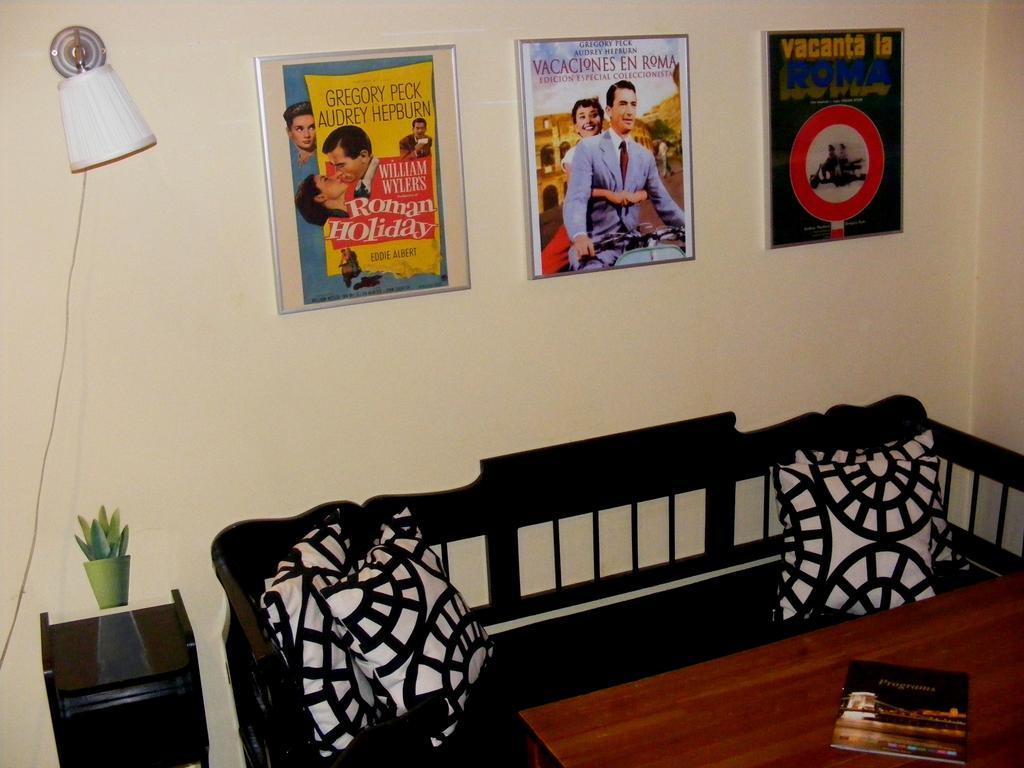11th Hour Cinema Hostel *