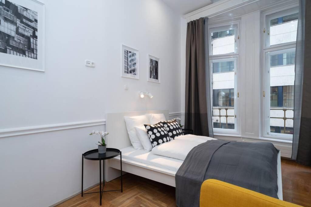 Appartement Located, 150 M2 5 Bedrooms Apt.,