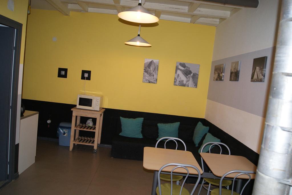 Happy Hostel *