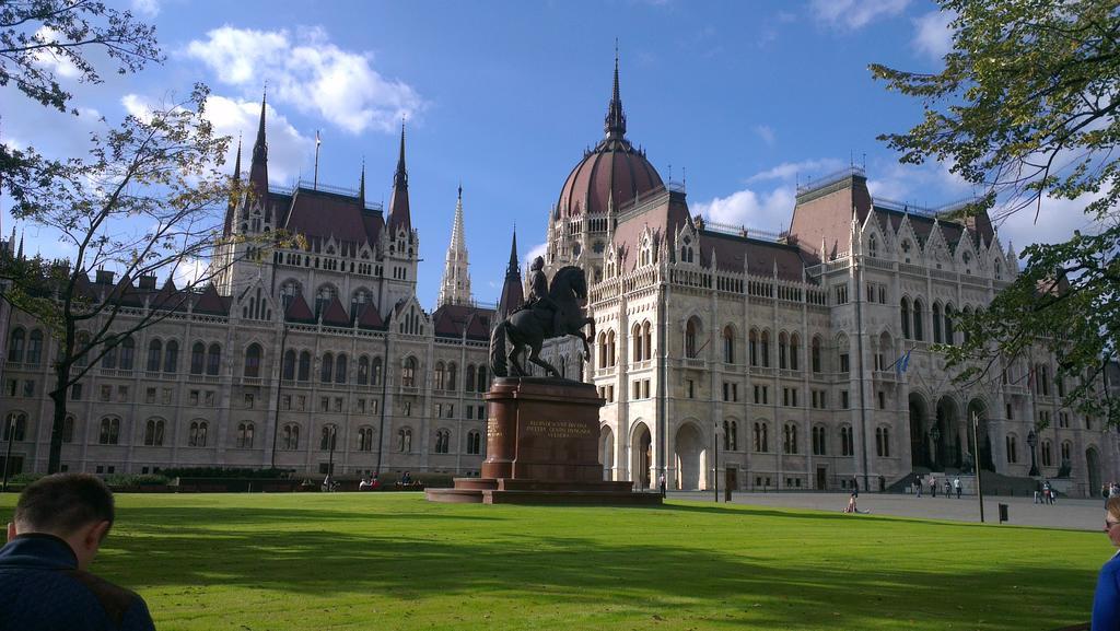 Garibaldi 5 & Budapest