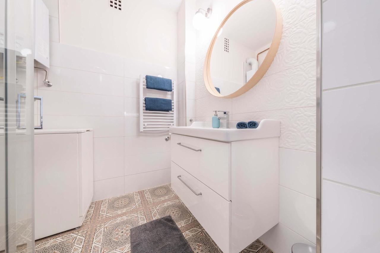Apartment Sandra Close To Chain Bridge
