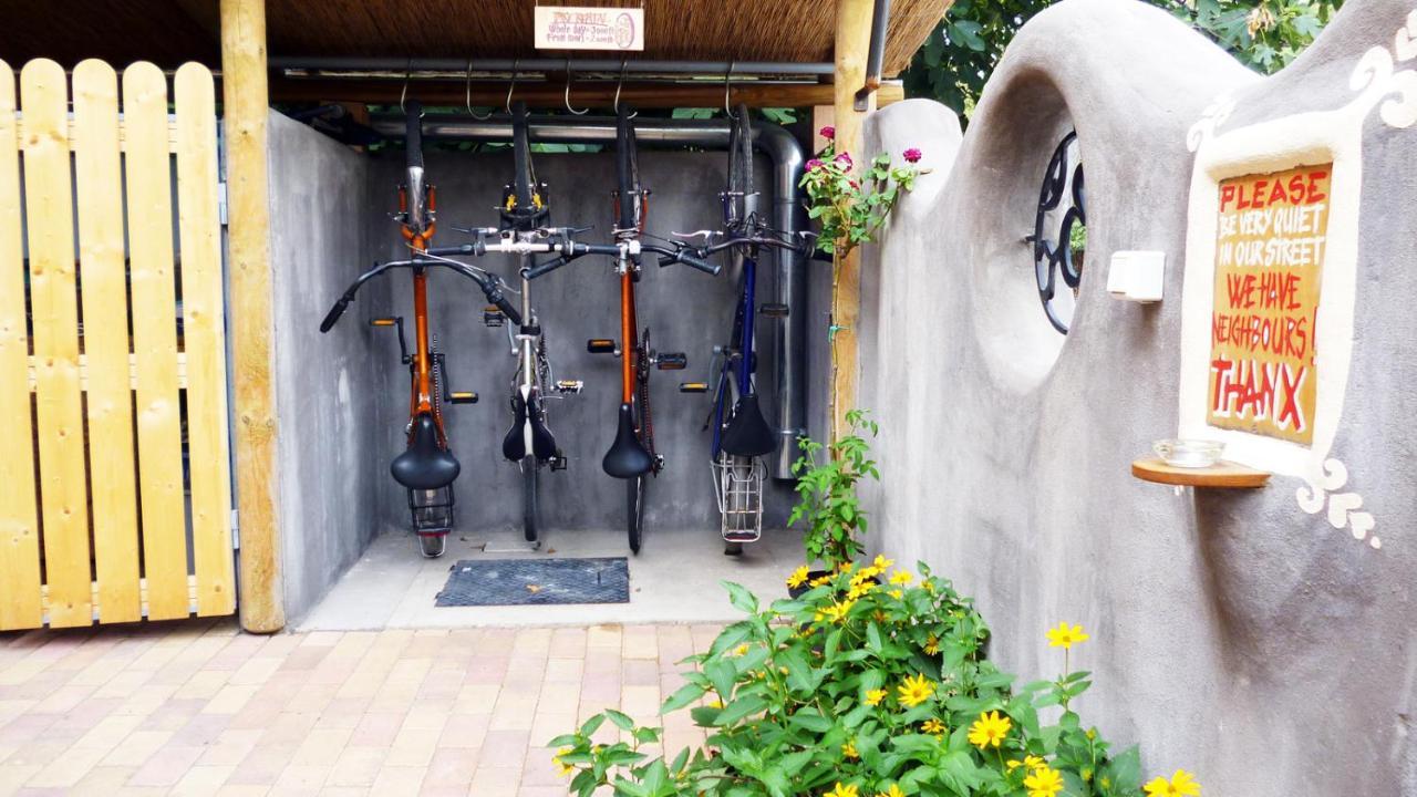 Hostal Shantee House *