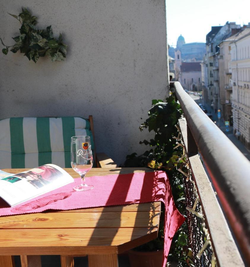 Fornax With Balcony Apartment *