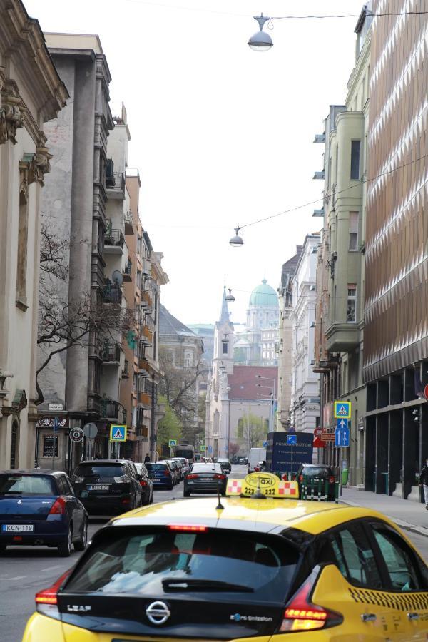 Fornax With Balcony Apartment Budapest