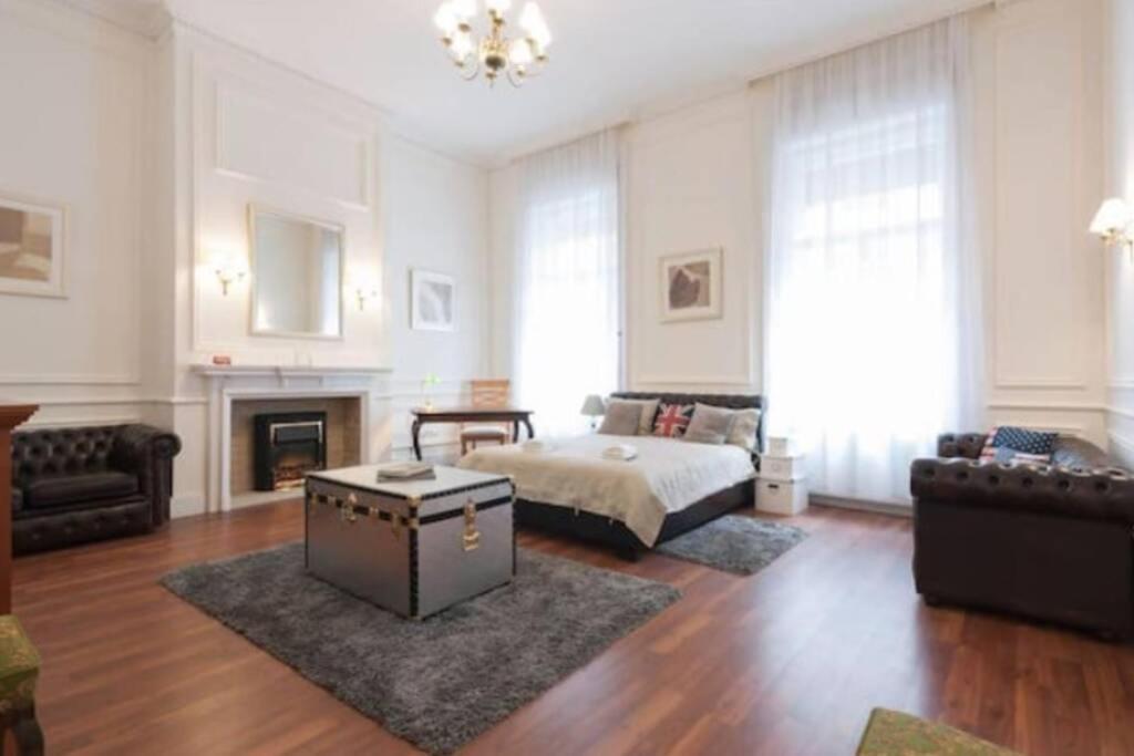 Luxury Art Deco Close To Museum Of Fine Arts Apartment