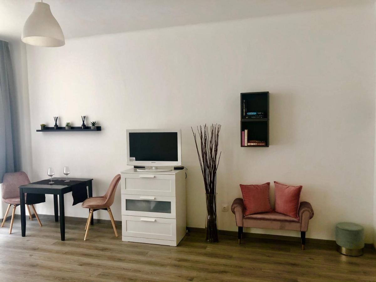 Ja 12 Apartment *