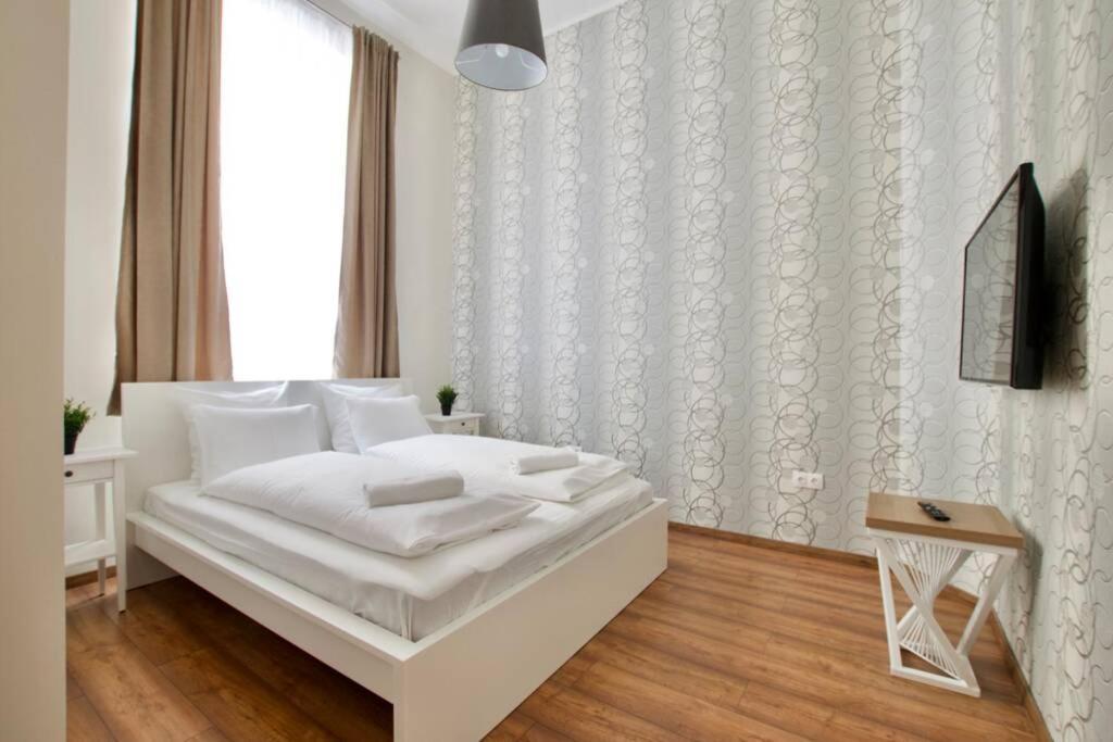 Apartment Premium By Hi5 - 3 Bedroom Budapest