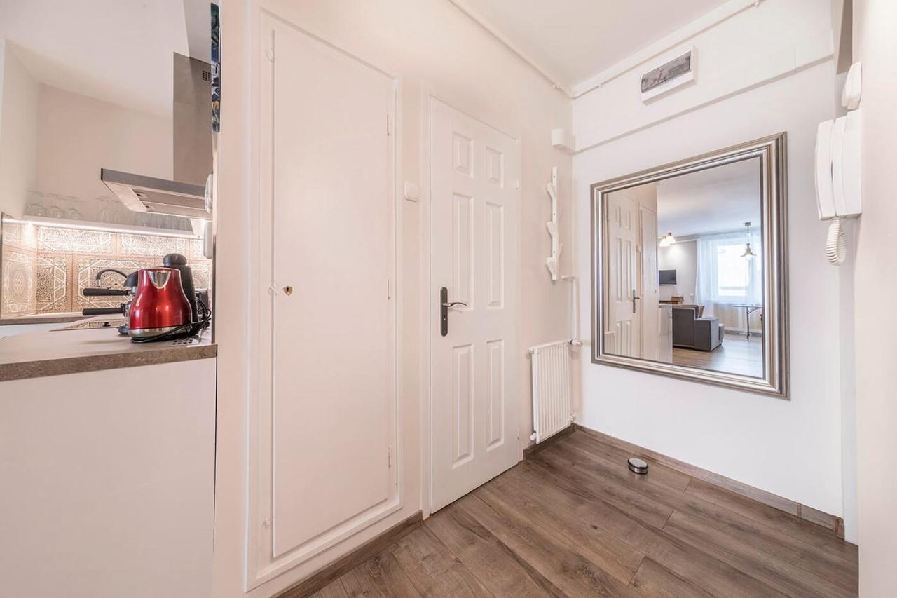 Apartment Sandra Close To Chain Bridge