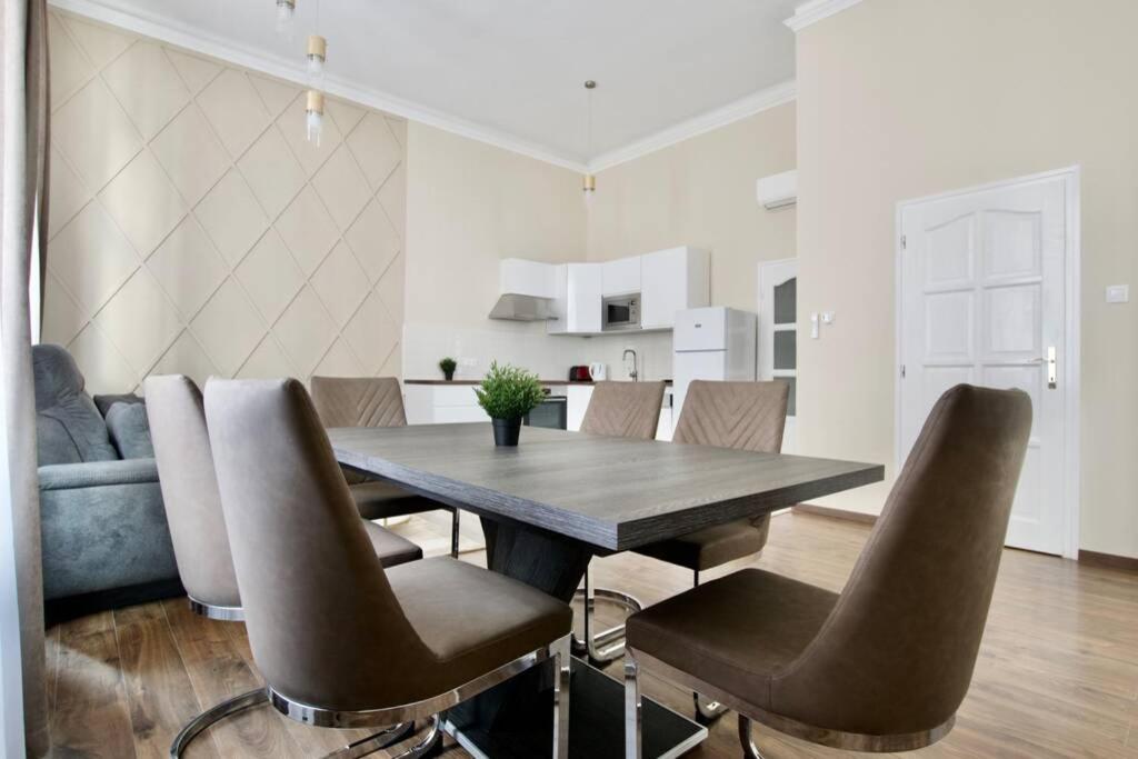 Premium By Hi5-vaci Str. 3 Bedroom *