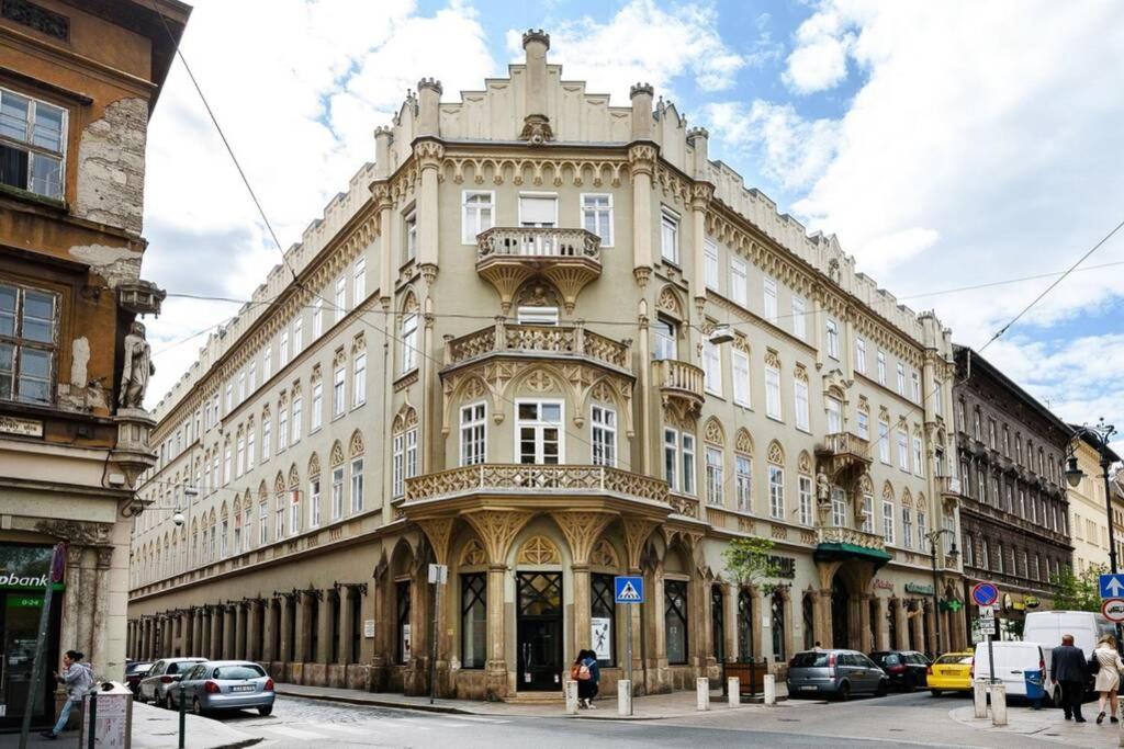 Diamond - Center * Budapest