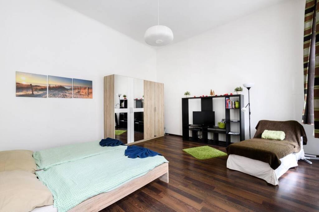 Diamond - Center Apartment