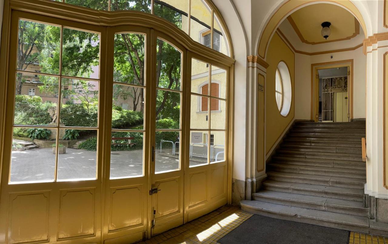 Buda Castle Apartment *
