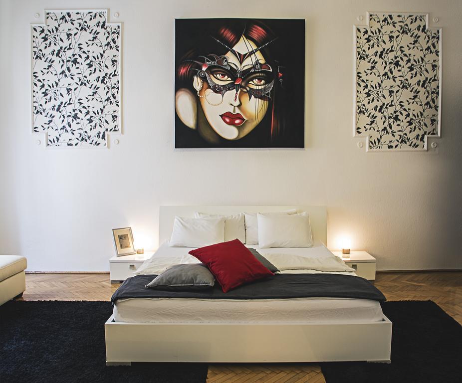 Pearl * Budapest