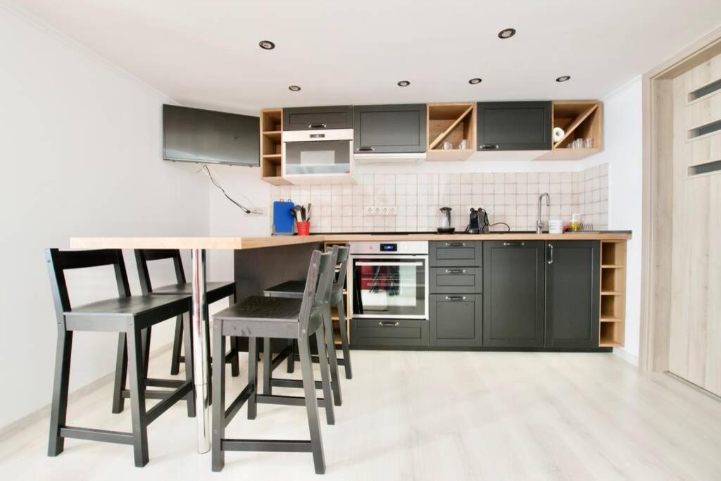 Standard By Hi5- Rose Street's * Budapest