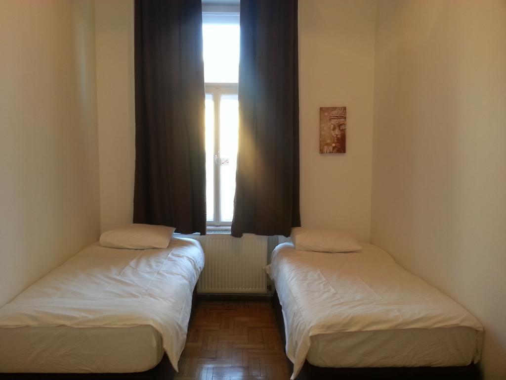 Caterina Private And Hostal *