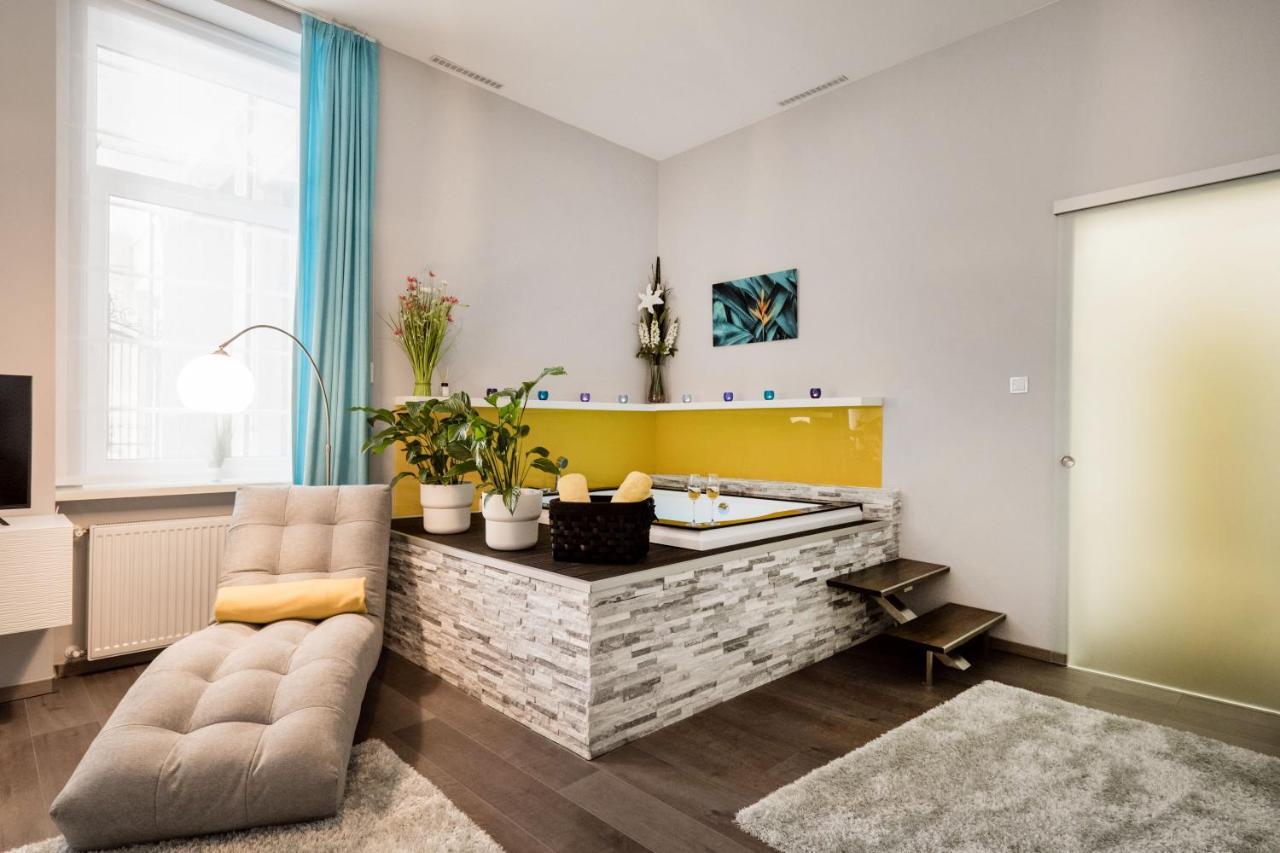Downtown Luxury Jacuzzi *