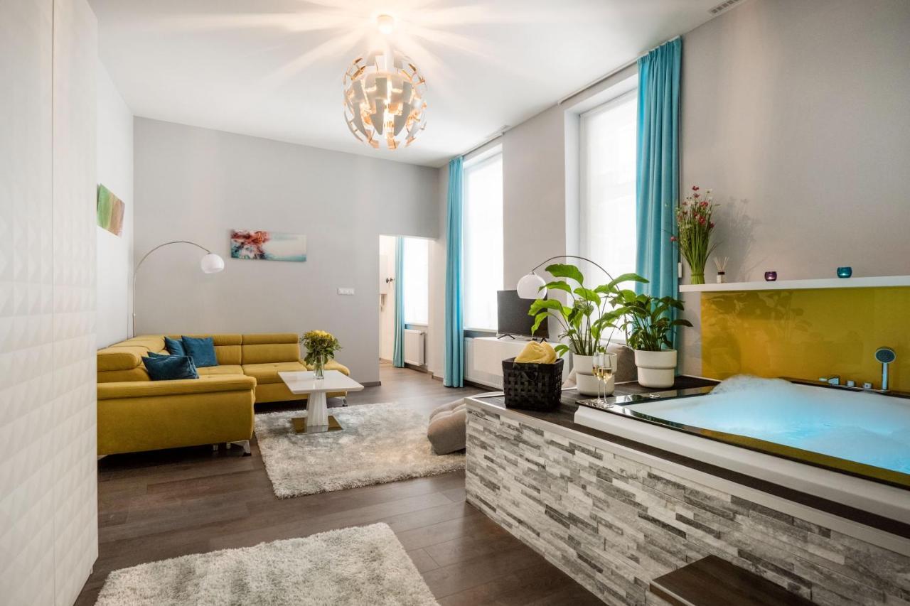 Downtown Luxury Jacuzzi Apartment