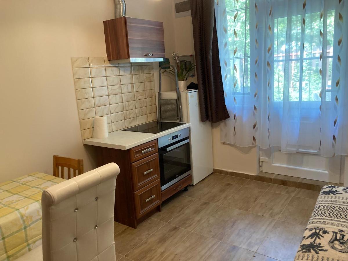 Roland Apartmant Zuglo Apartment *