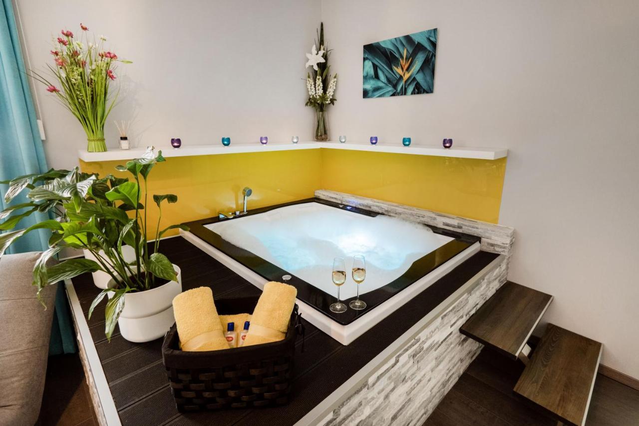 Downtown Luxury Jacuzzi *