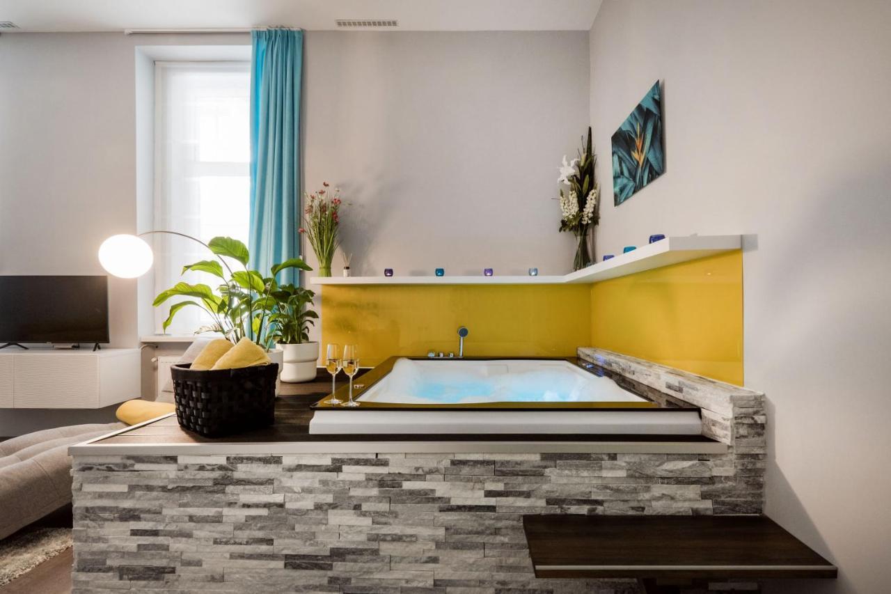 Downtown Luxury Jacuzzi Apartament