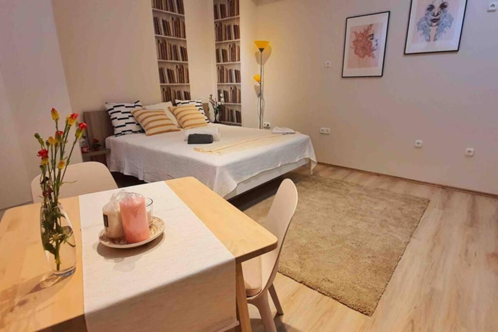 Flat In The Center Of Apartment *