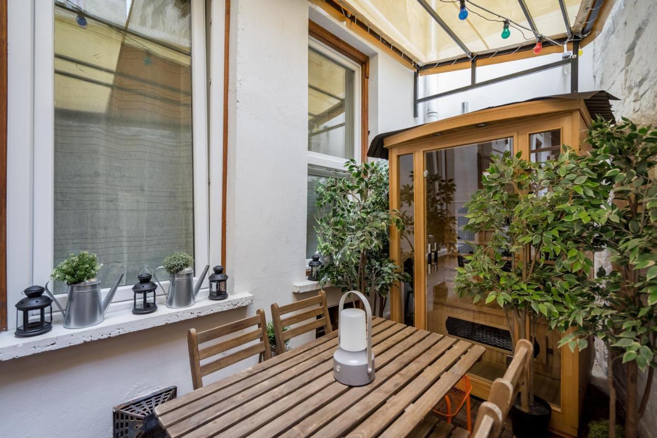 Appartement Megszunt-bohemic Style With Jacuzzi & Terrace Boedapest