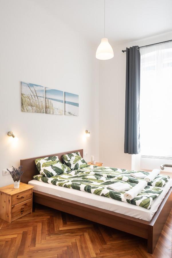 Dob50 Spacious - 2 Separate Bedroom, 4 People, Ac, Wifi * Budapest