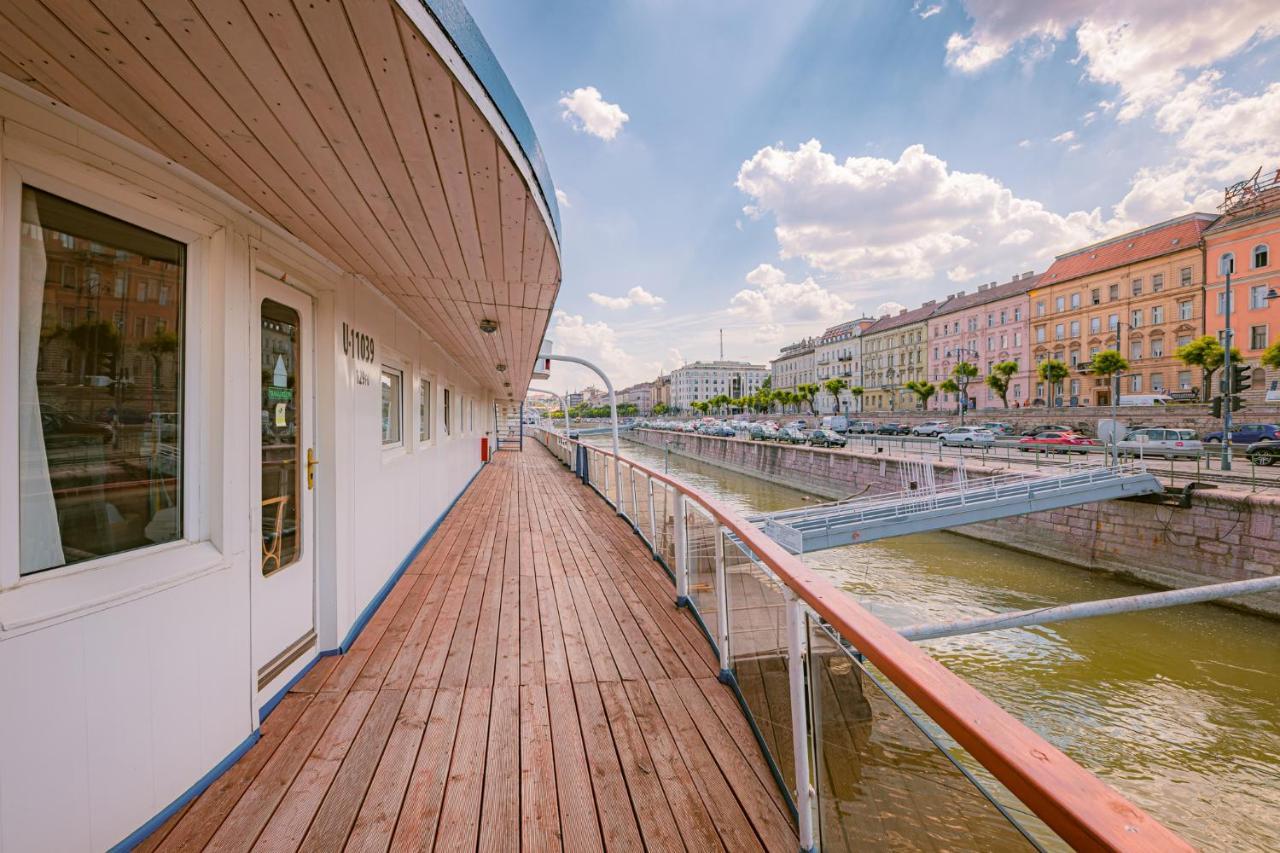 Grand Jules - Boat Botel