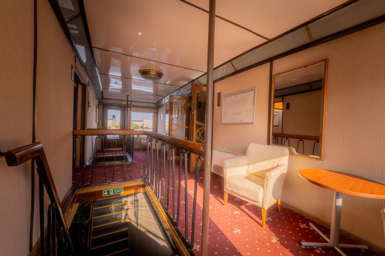 Hotel en barco Grand Jules - Boat 3*