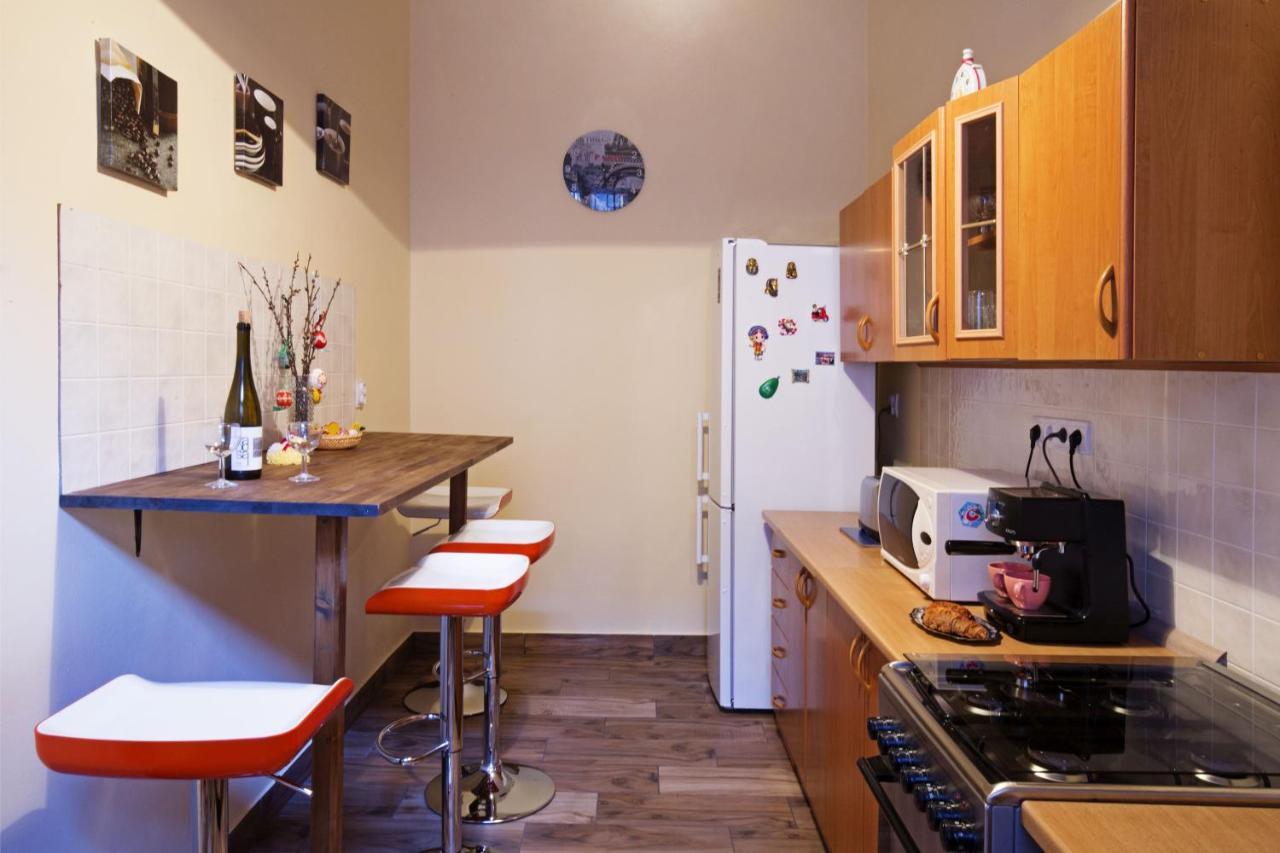 Apartamento A54: Charming In The Ruin Bar District *