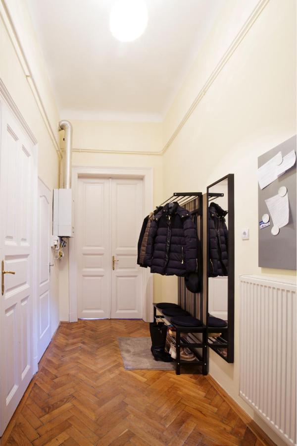 A54: Charming In The Ruin Bar District Apartamento