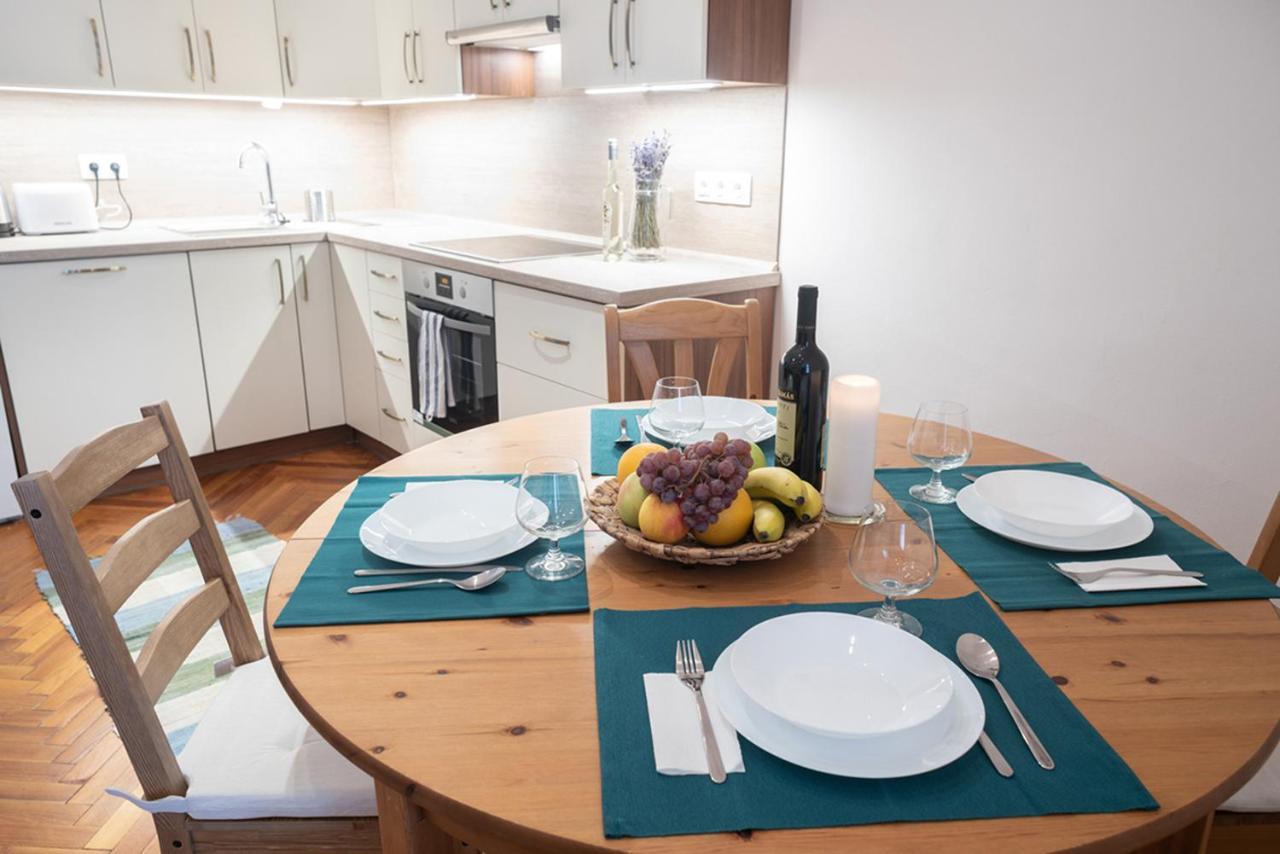 Dob50 Spacious - 2 Separate Bedroom, 4 People, Ac, Wifi * Budapest