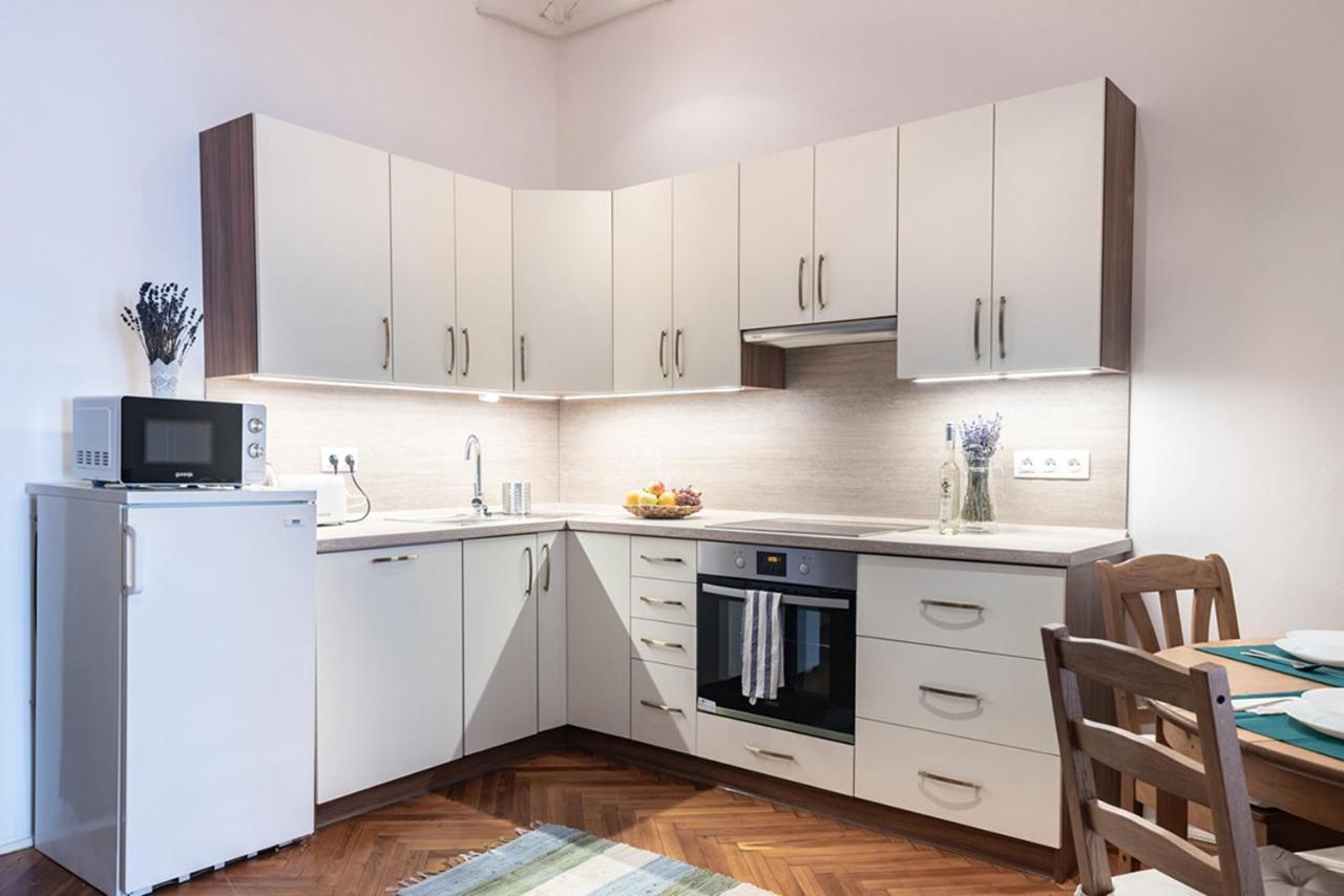 Dob50 Spacious - 2 Separate Bedroom, 4 People, Ac, Wifi Budapest