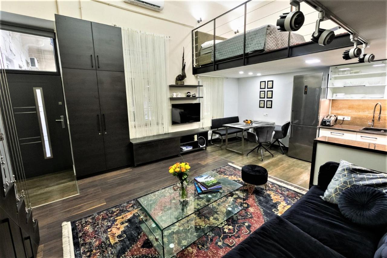 Goldcentral Art B6 Apartment