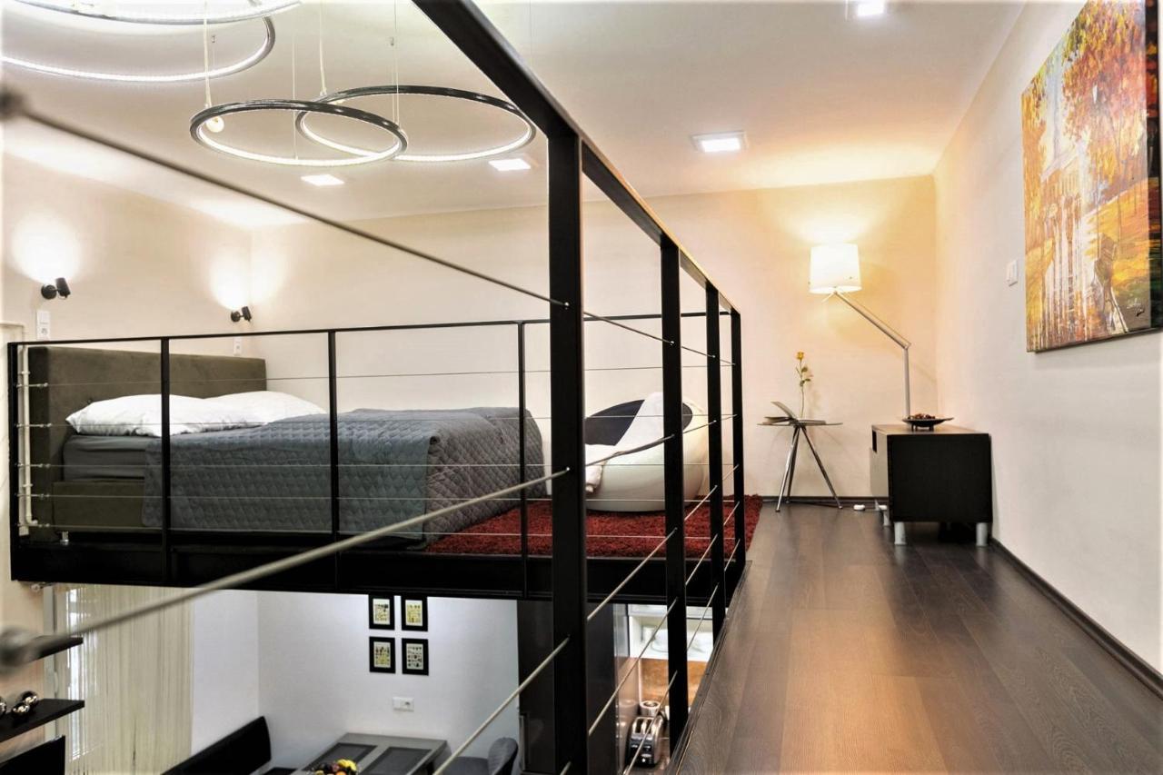 Goldcentral Art B6 Apartment *