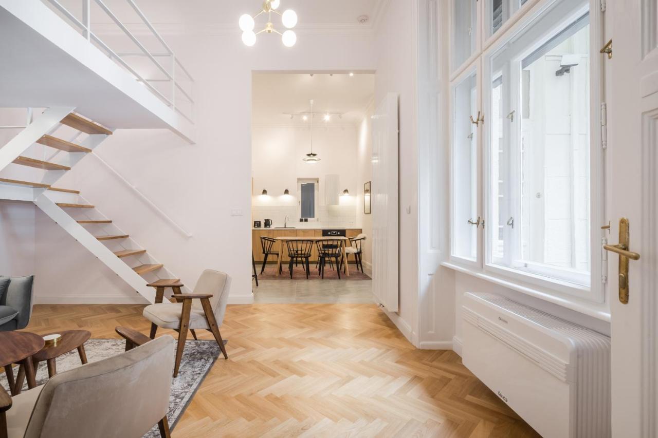 Bpr Scandi - Designer At Király Street With Ac