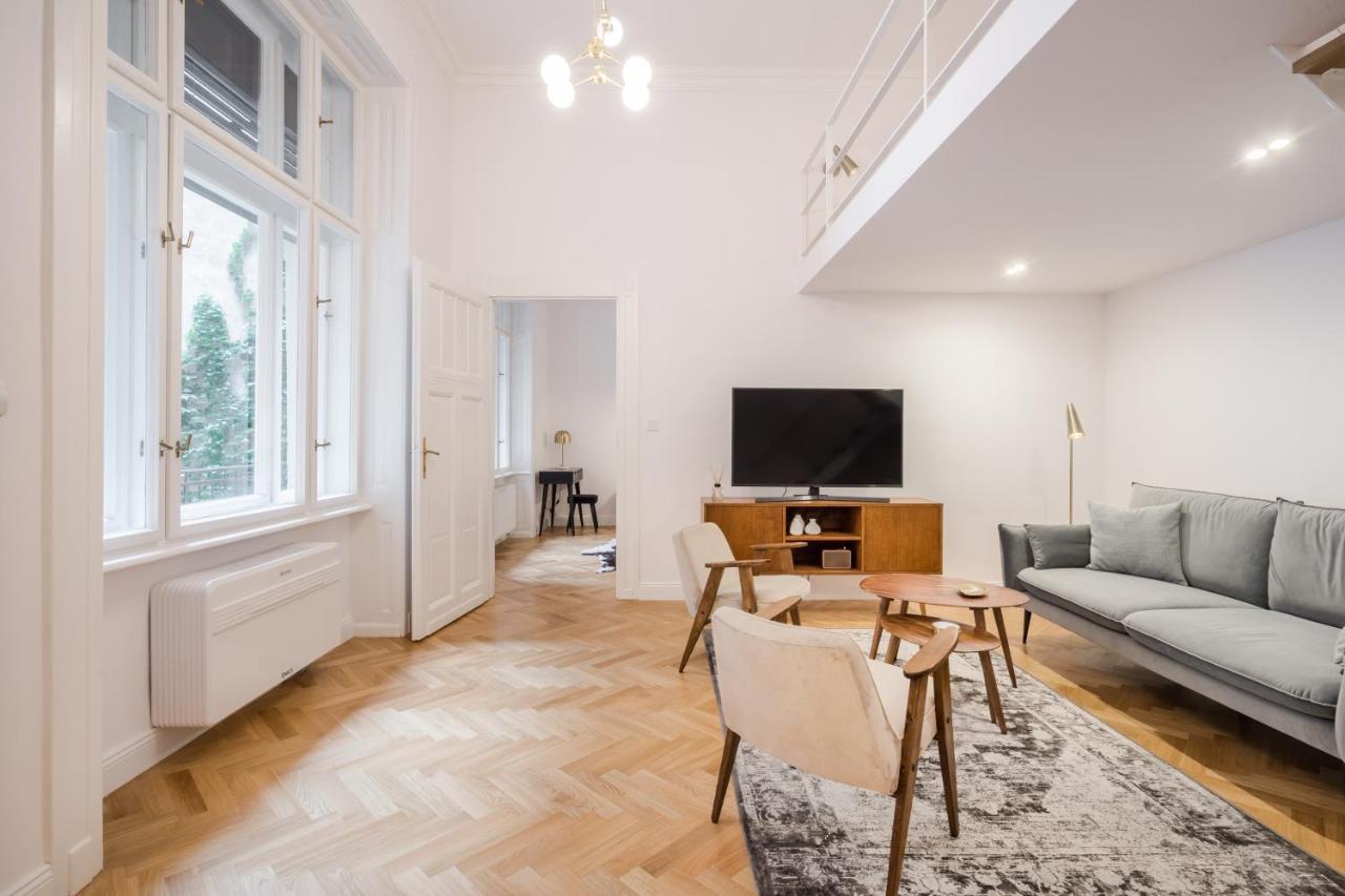 Bpr Scandi - Designer At Király Street With Ac Apartamento