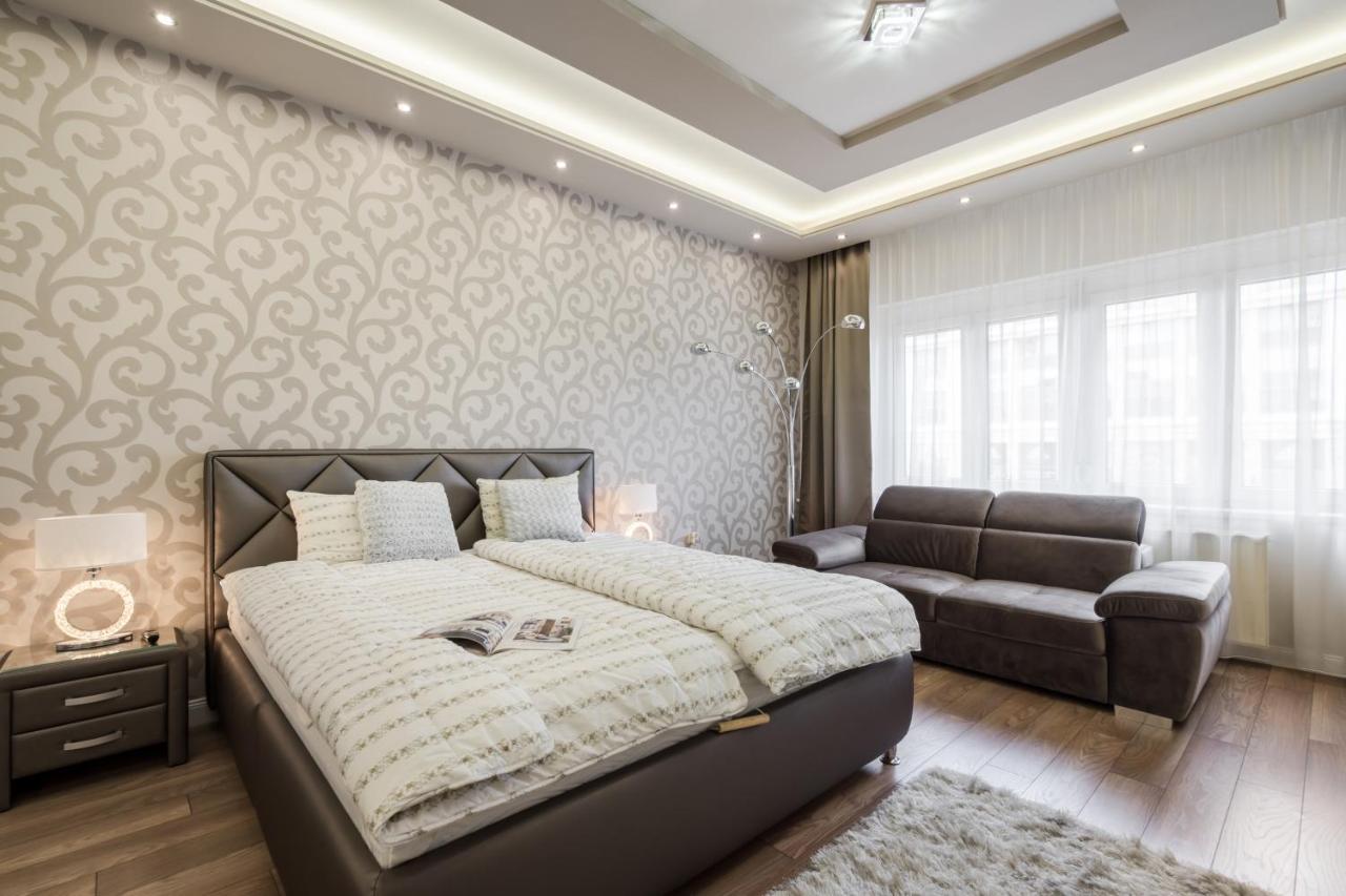 Bpr Ethereal Panoramic With A/c & Balcony Apartment *