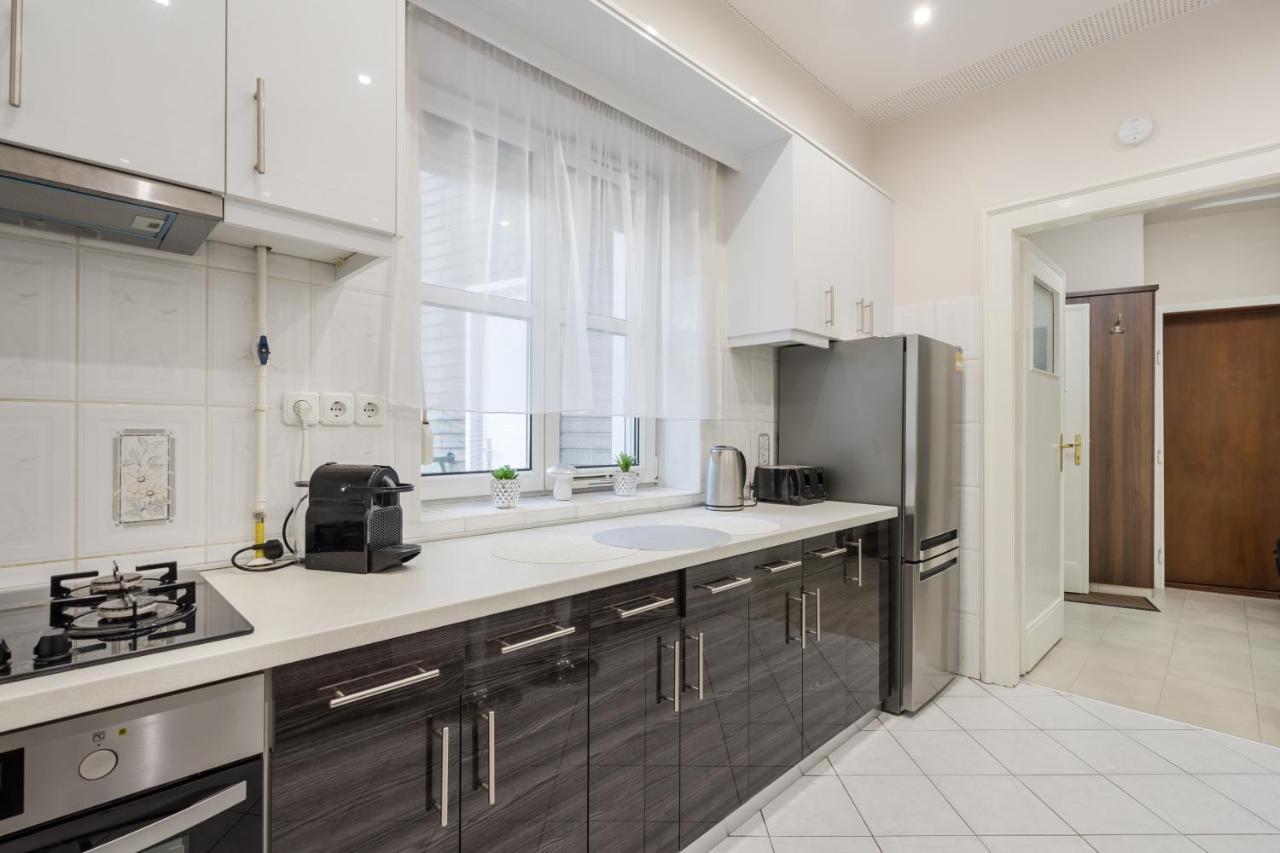 Bpr Ethereal Panoramic With A/c & Balcony Budapest