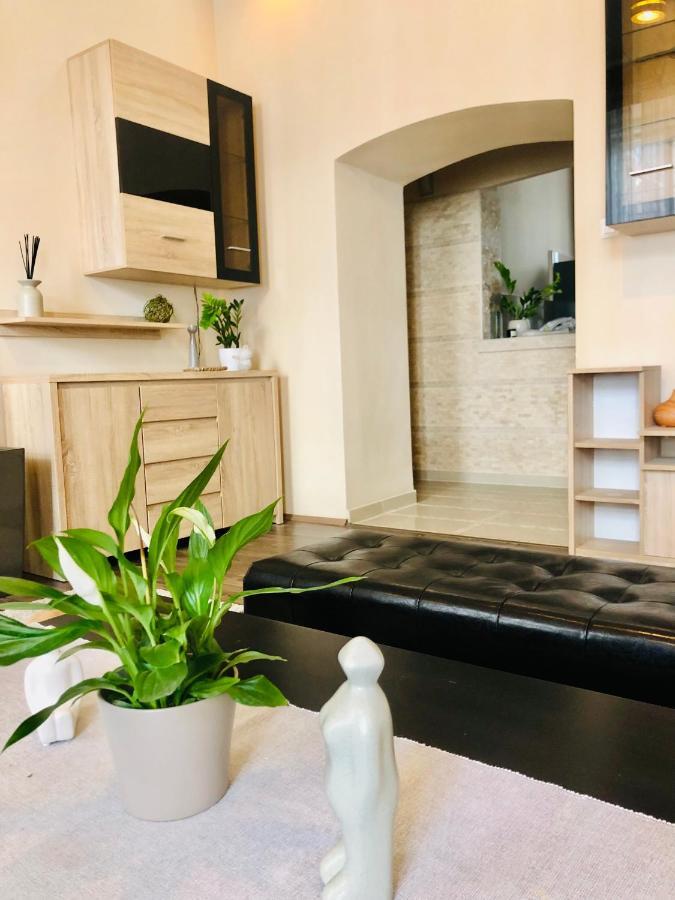 Nádor Luxury Apartamento *