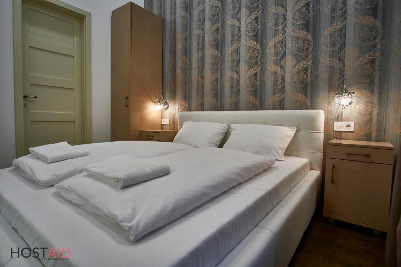 G7 - Hostaid * Budapest