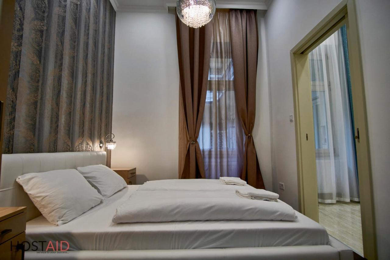 G7 - Hostaid * Budapest