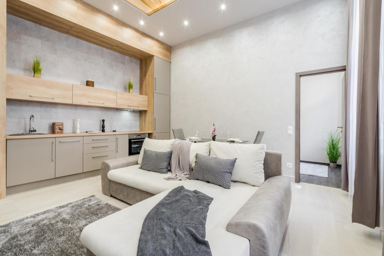 Apartment Nirvana Suite,3 Bedrooms, 2 Bathrooms, Acs Budapest