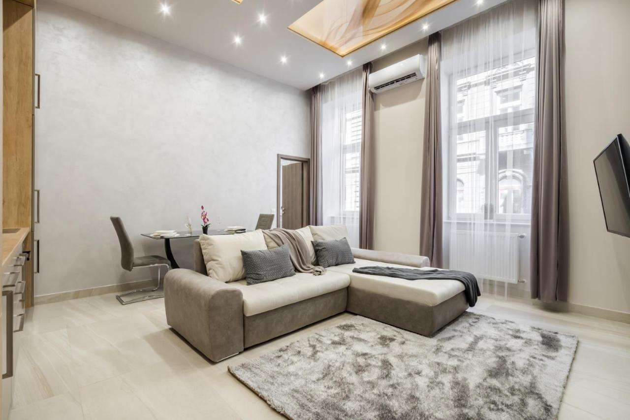Nirvana Suite,3 Bedrooms, 2 Bathrooms, Acs Apartment