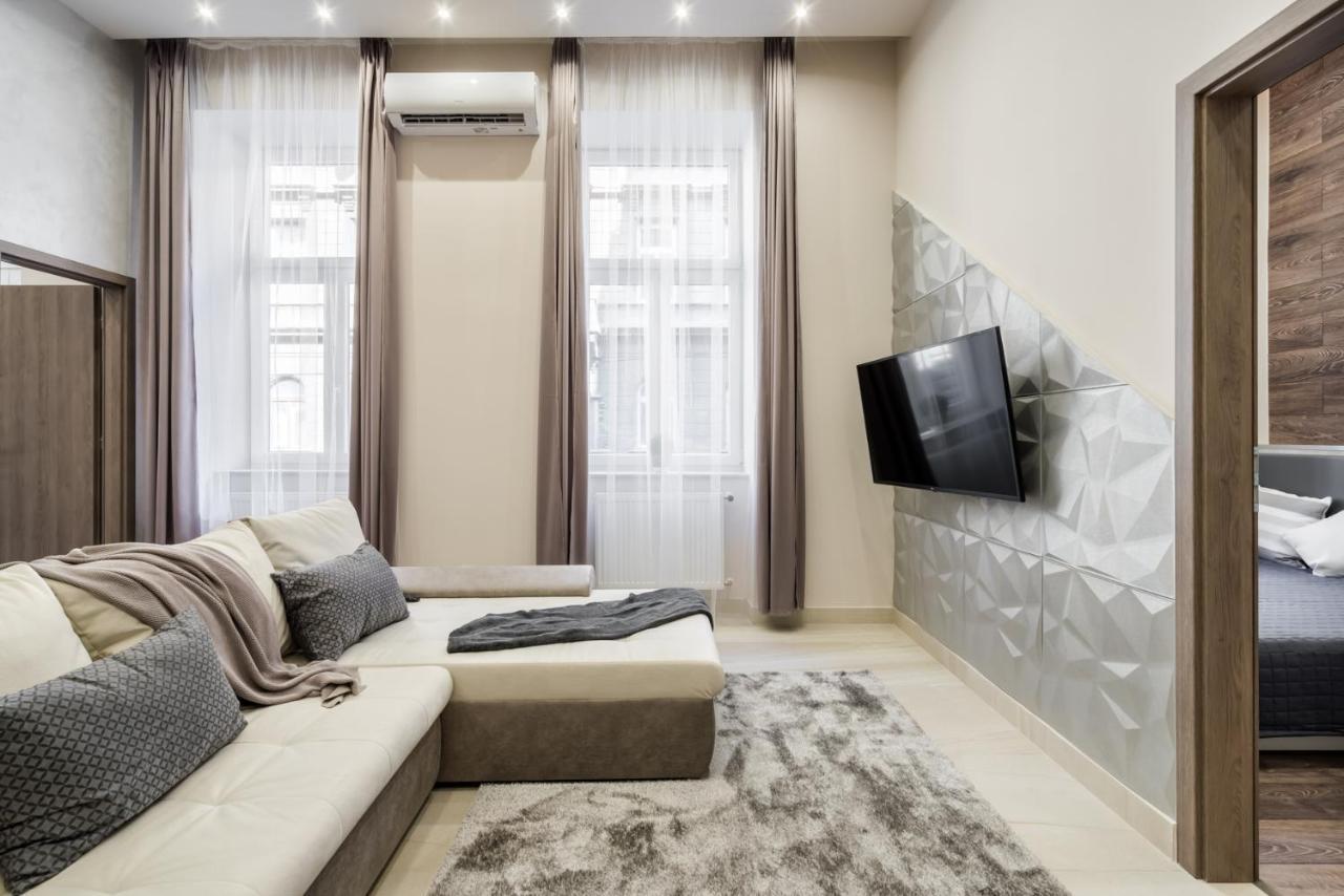 Nirvana Suite,3 Bedrooms, 2 Bathrooms, Acs Apartment *
