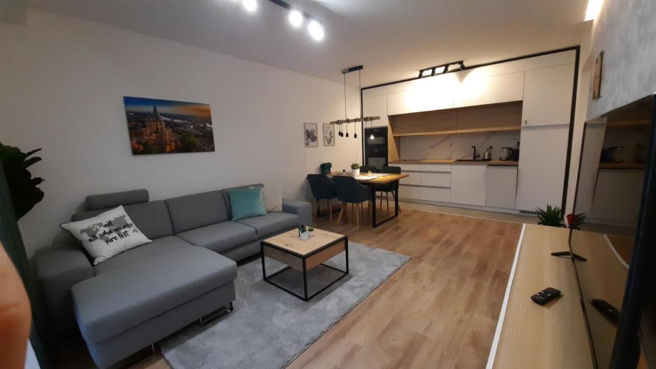 Bpr Space Grey With Balcony Budapest